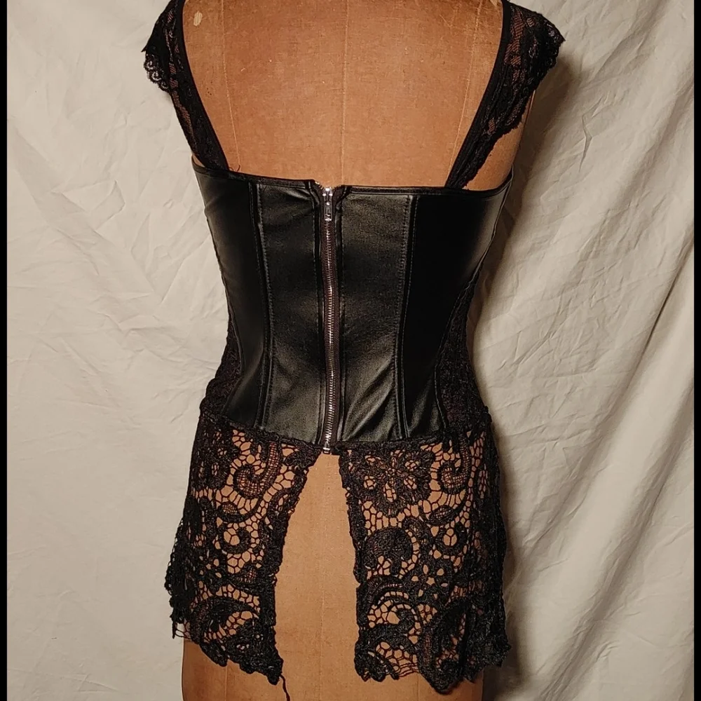 Corset/Bustier with Lace skirt